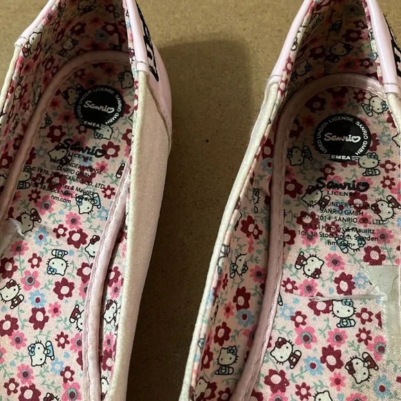 Hello Kitty Flats - Picture 3 of 6